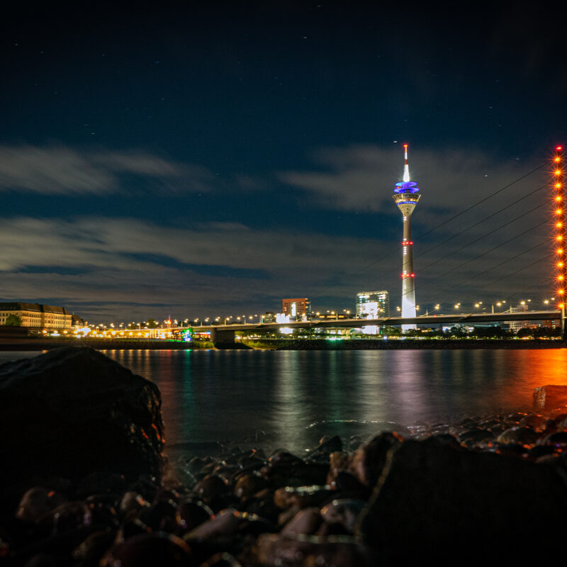 Düsseldorf bei Nacht, Copyright Stephan Siemon fotografiert von Stephan Siemon