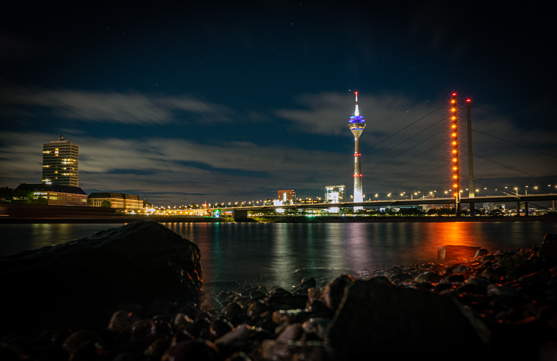 Düsseldorf bei Nacht, Copyright Stephan Siemon