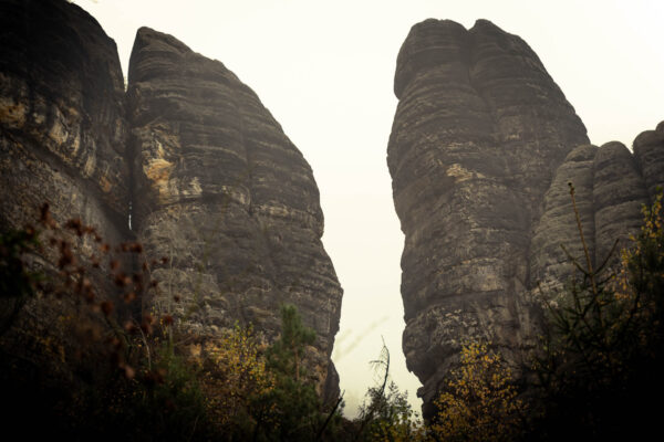 Majestätisch erheben sich die Felsen