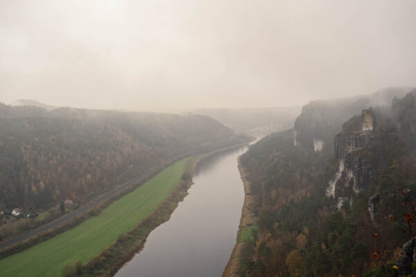 Blick von der Bastei die Elbe entlang